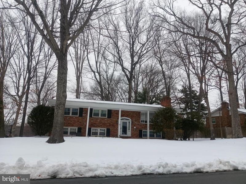 9128 Glenbrook Rd, Fairfax, VA 22031