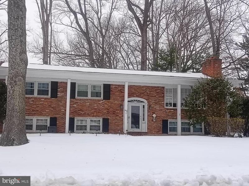 9128 Glenbrook Rd, Fairfax, VA 22031