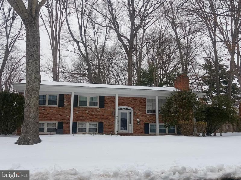 9128 Glenbrook Rd, Fairfax, VA 22031