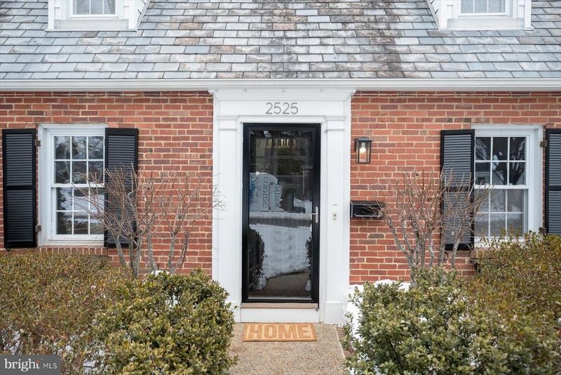 2525 N Florida St, Arlington, VA 22207