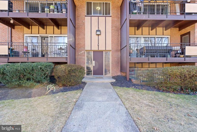 10171 Fair Woods Dr #301, Fairfax, VA 22030