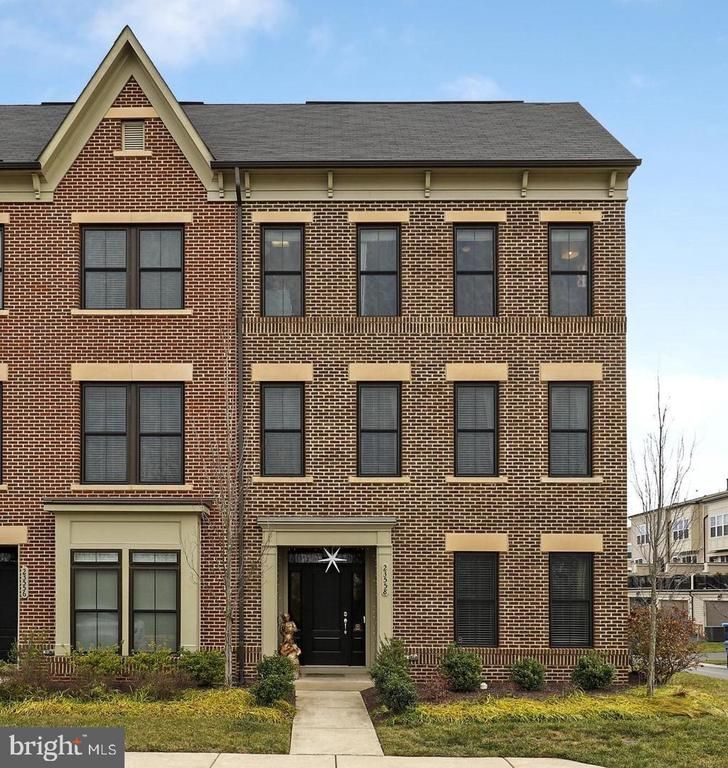 23558 Ashwood Moss Ter, Brambleton, VA 20148