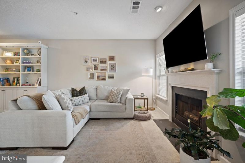 1724 Lake Shore Crest Dr #25, Reston, VA 20190