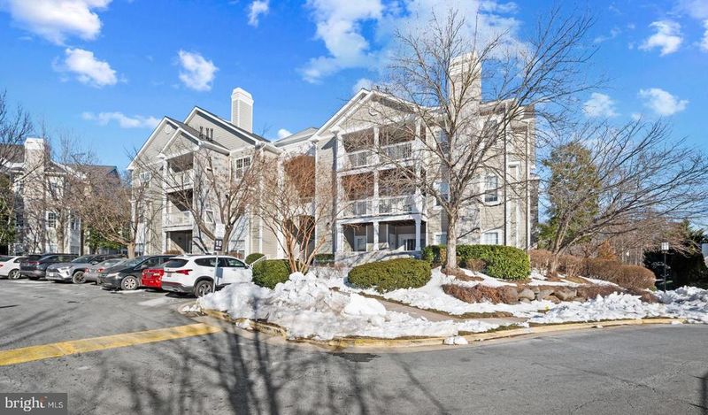 1724 Lake Shore Crest Dr #25, Reston, VA 20190