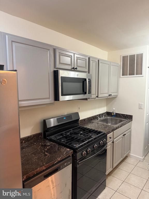 1739 Gales Pl NE, Washington, DC 20002