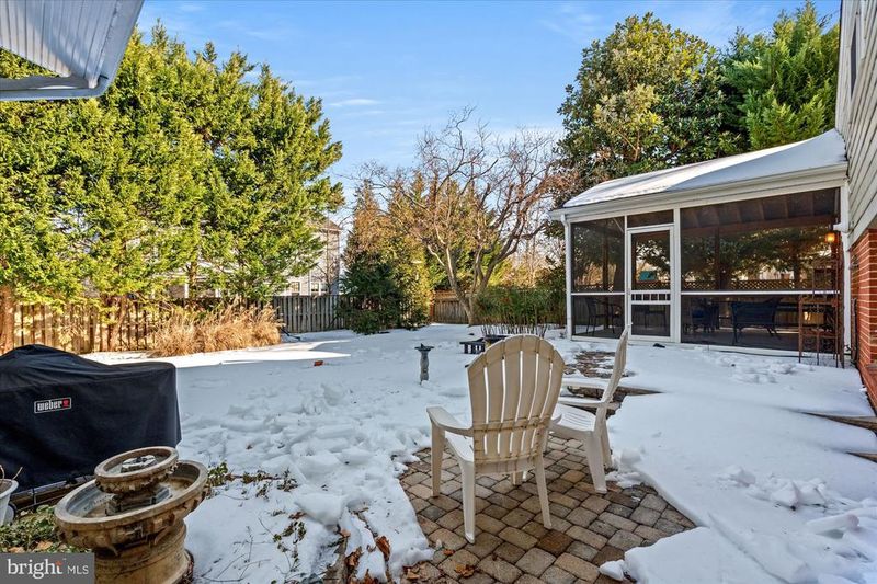 1024 Croton Dr, Alexandria, VA 22308