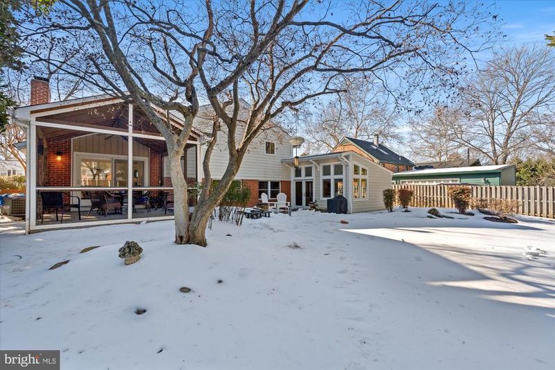 1024 Croton Dr, Alexandria, VA 22308