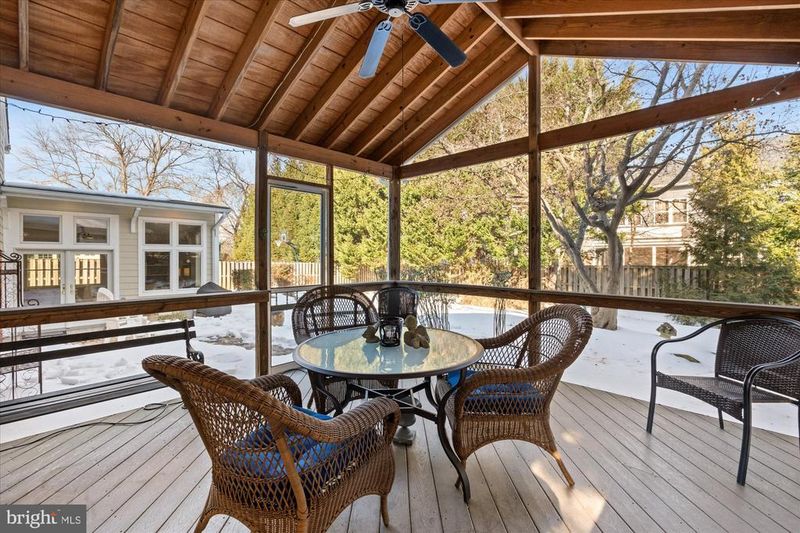 1024 Croton Dr, Alexandria, VA 22308
