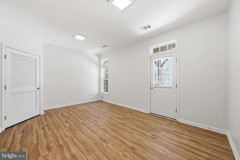 2957 Huntington Grove Sq, Alexandria, VA 22306
