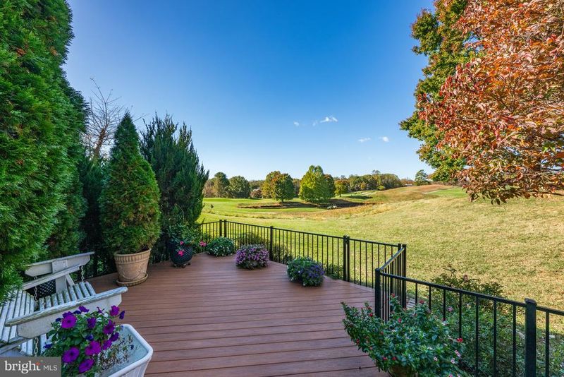 18 Beman Woods Ct, Potomac, MD 20854