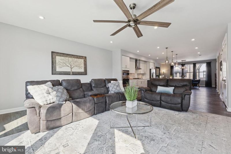 8102 Zoe Pl, Alexandria, VA 22306