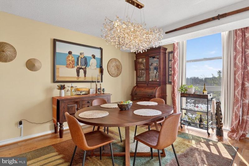 1016 S Wayne St #302, Arlington, VA 22204