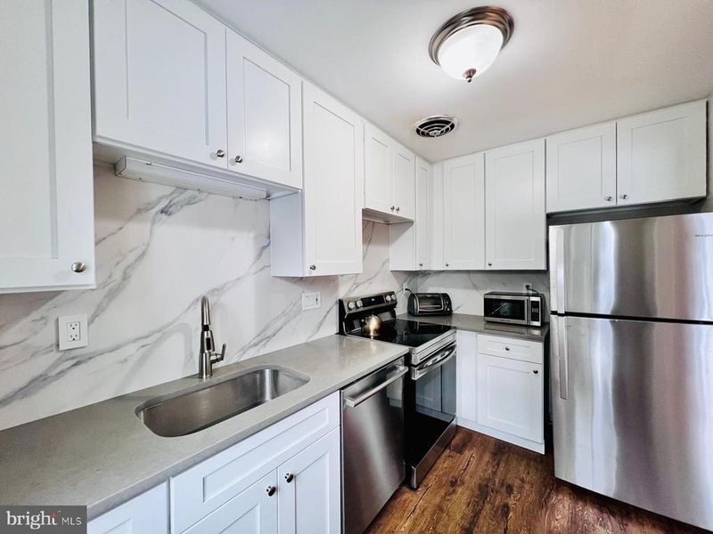 5015 Sentinel Dr #81, Bethesda, MD 20816