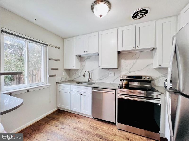 5015 Sentinel Dr #81, Bethesda, MD 20816
