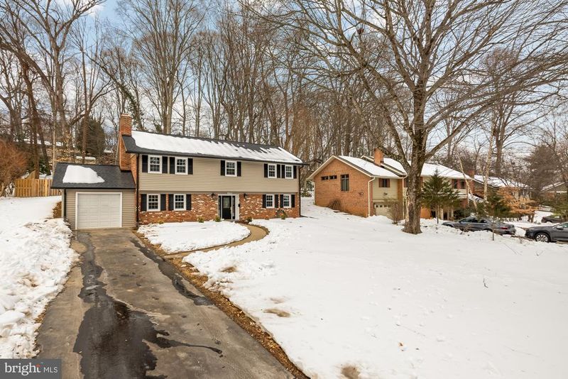 11708 Stonewood Ln, North Bethesda, MD 20852