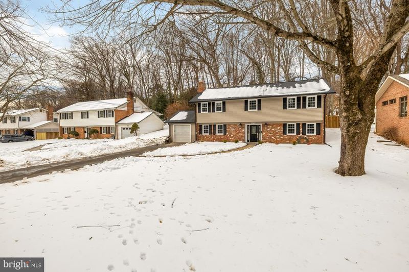 11708 Stonewood Ln, North Bethesda, MD 20852