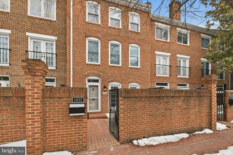 1035 N Stafford St, Arlington, VA 22201