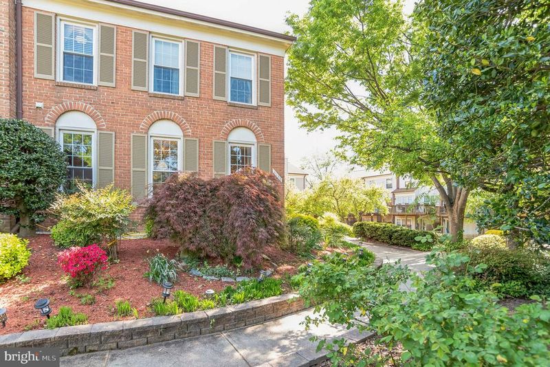 6156 Wellington Commons Dr, Alexandria, VA 22310