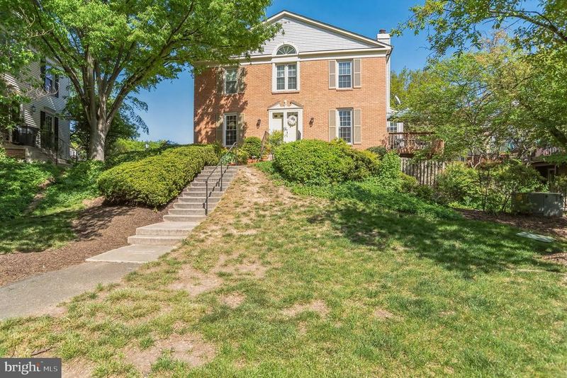 6156 Wellington Commons Dr, Alexandria, VA 22310