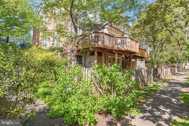 6156 Wellington Commons Dr, Alexandria, VA 22310