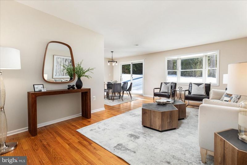 5105 Holden St, Fairfax, VA 22032