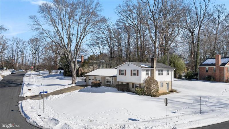 5105 Holden St, Fairfax, VA 22032
