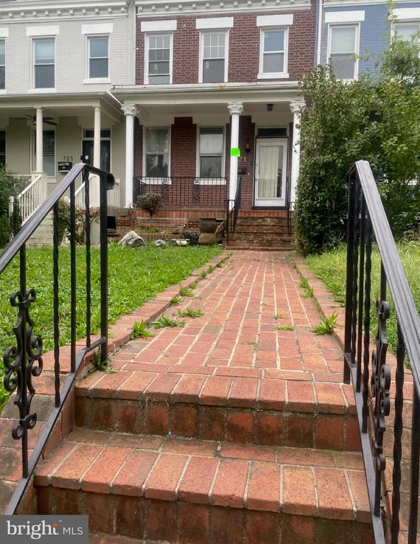 721 K St NE, Washington, DC 20002