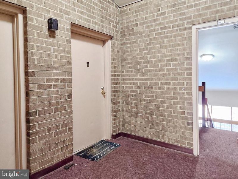 551 Florida Ave #202, Herndon, VA 20170