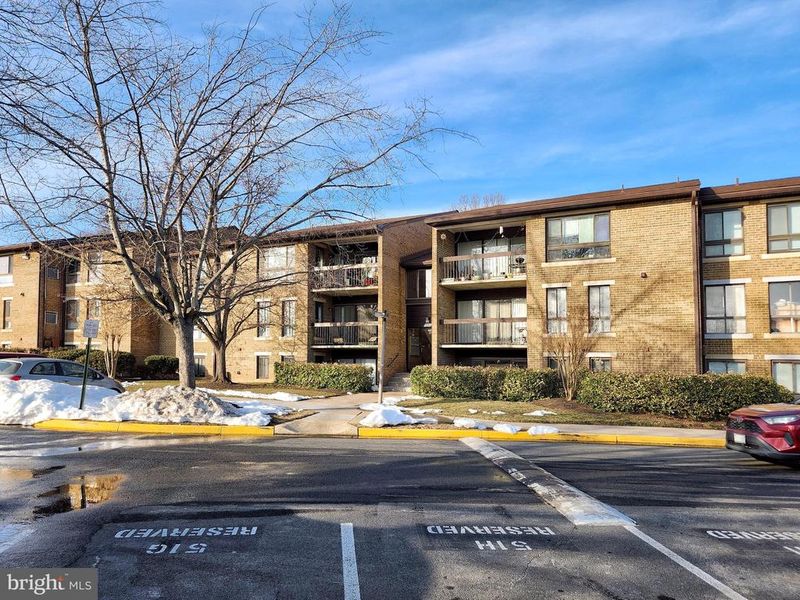 551 Florida Ave #202, Herndon, VA 20170