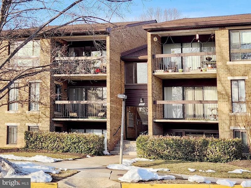 551 Florida Ave #202, Herndon, VA 20170