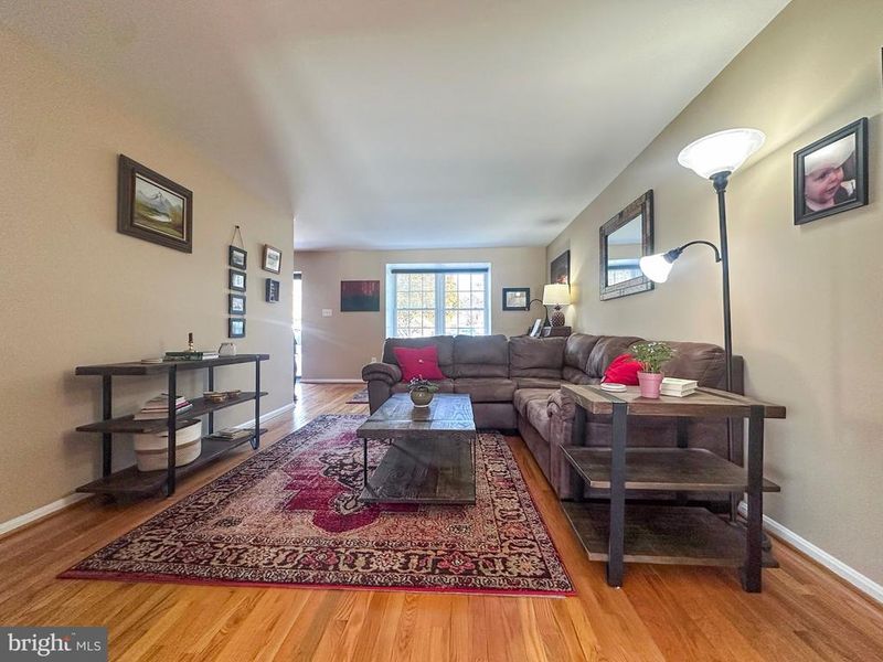 2158 Golf Course Dr, Reston, VA 20191