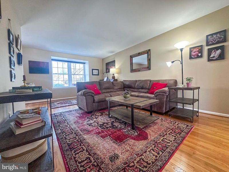 2158 Golf Course Dr, Reston, VA 20191