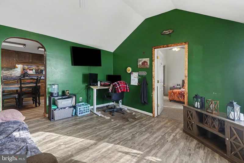 15731 Smith Rd, Thurmont, MD 21788