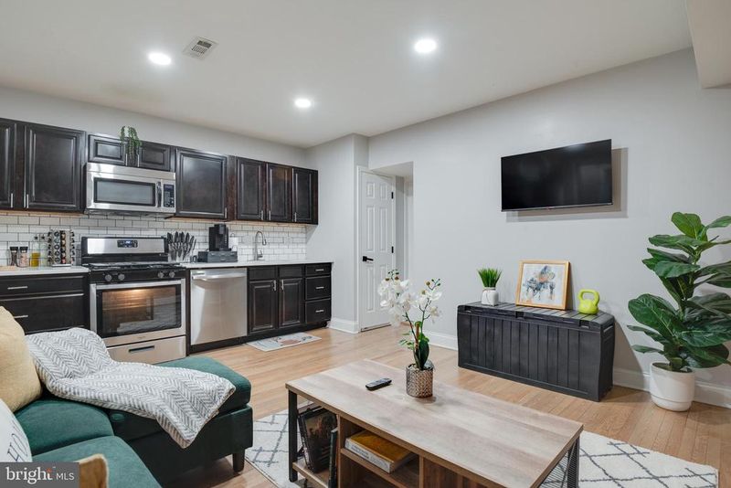 1255 Raum St NE #1, Washington, DC 20002