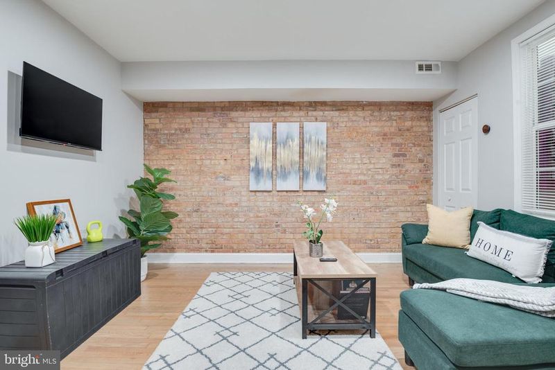 1255 Raum St NE #1, Washington, DC 20002