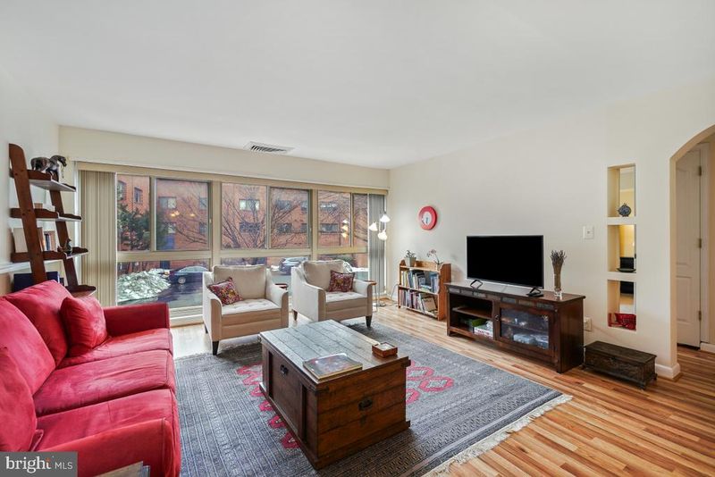 4970 Battery Ln #208, Bethesda, MD 20814