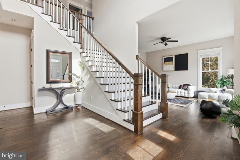 10602 Oak Pl, Fairfax, VA 22030