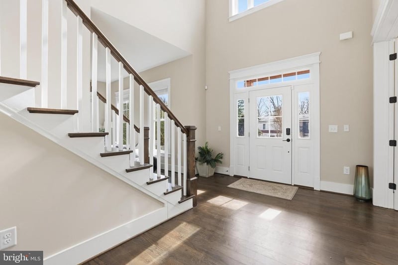 10602 Oak Pl, Fairfax, VA 22030