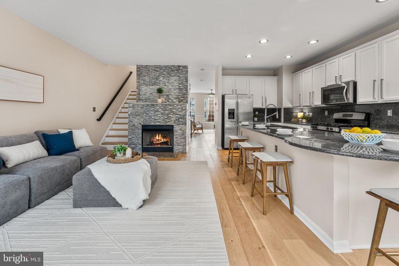 6735 Applemint Ln, Alexandria, VA 22310