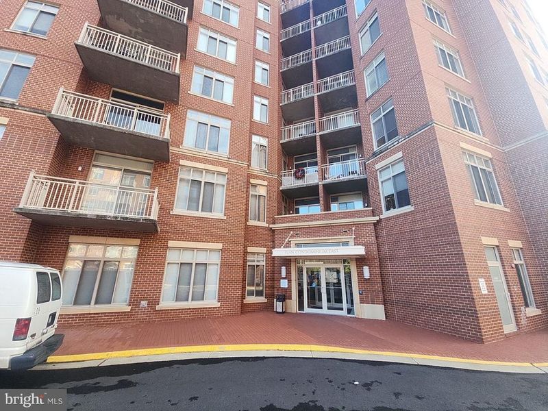 4480 Market Commons Dr #511, Fairfax, VA 22033