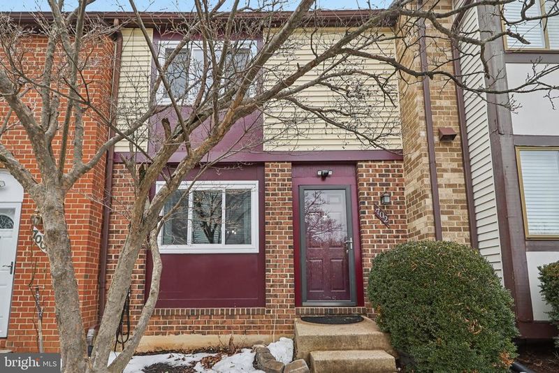 702 Giles Pl, Sterling, VA 20164