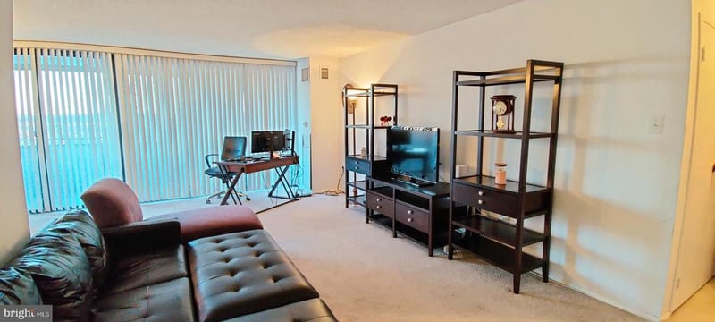 250 S Reynolds St #502, Alexandria, VA 22304