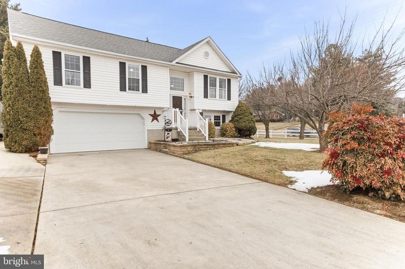 1 Walnut Pond Ct, Middletown, MD 21769