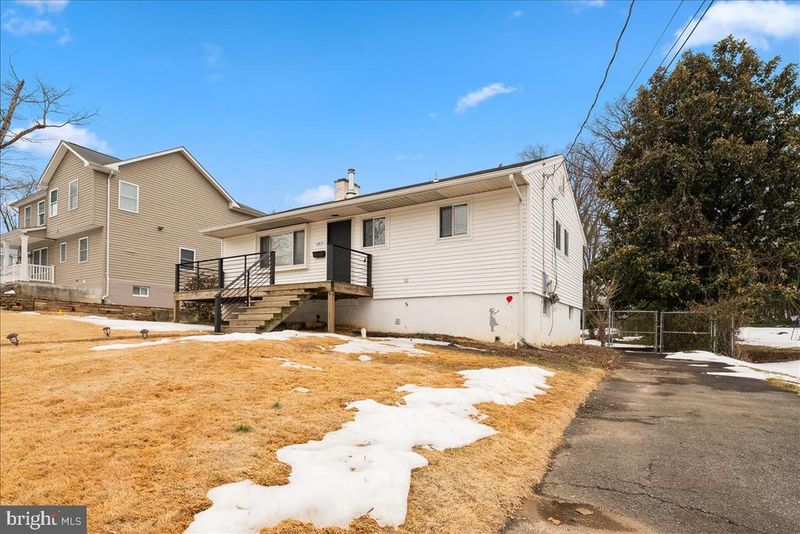 6451 Maplewood Dr, Falls Church, VA 22041