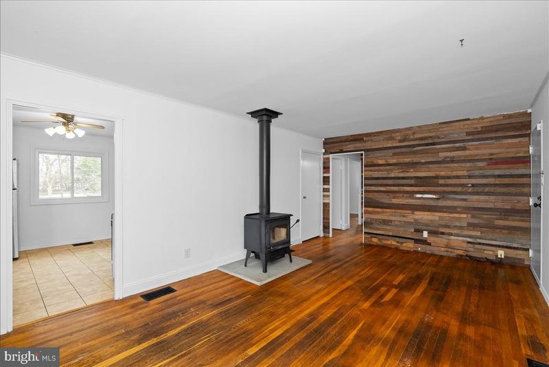 6451 Maplewood Dr, Falls Church, VA 22041