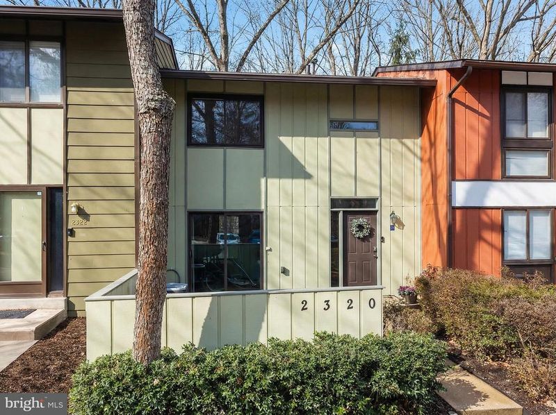 2320 Emerald Heights Ct, Reston, VA 20191
