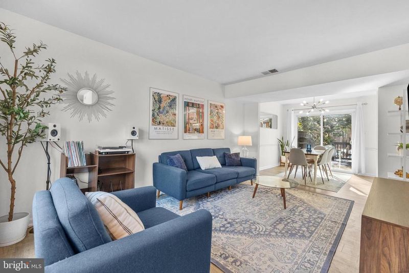 2320 Emerald Heights Ct, Reston, VA 20191