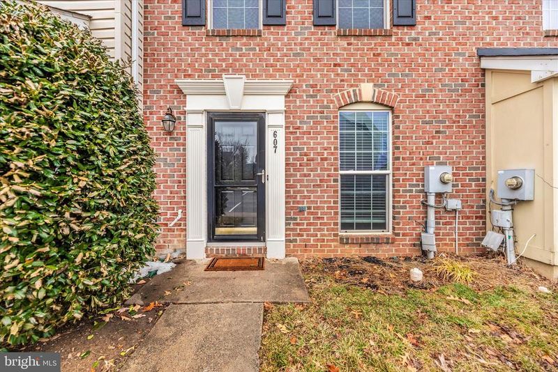 607 Hollowstone Rd, Frederick, MD 21703