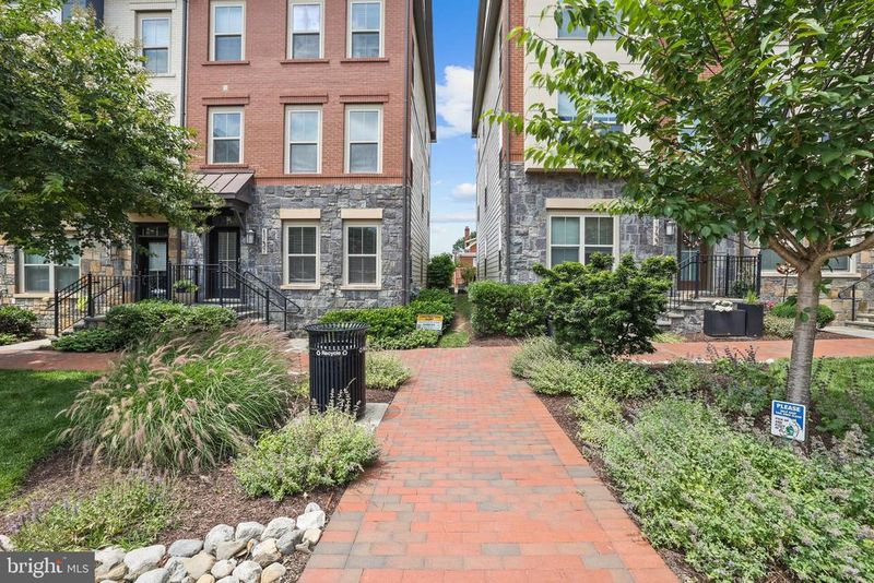 1737 13th St S, Arlington, VA 22204
