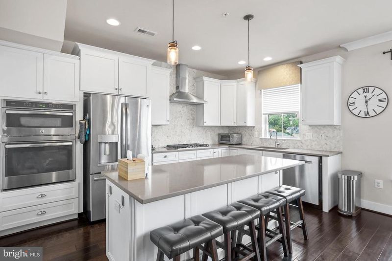 1737 13th St S, Arlington, VA 22204